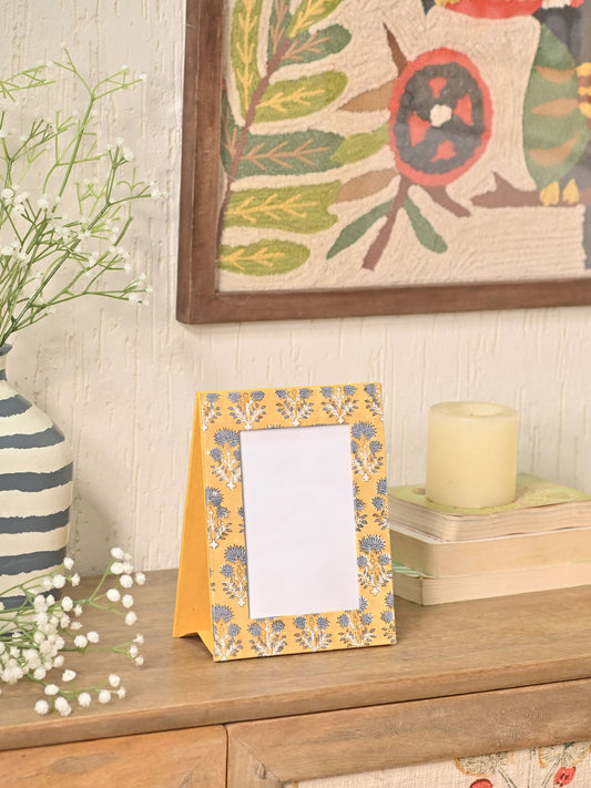 Traditional Paper Photo Frame