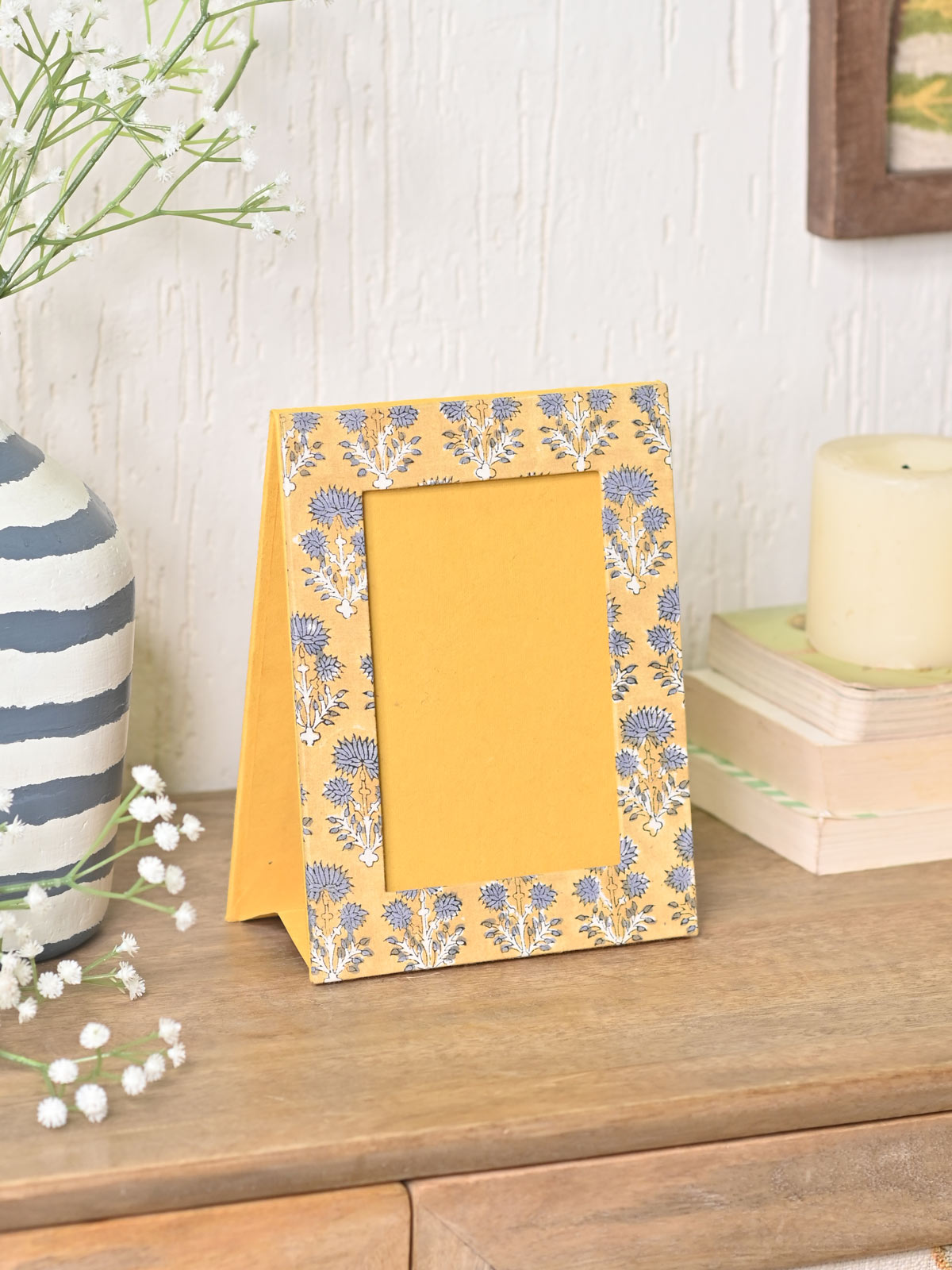 Traditional Paper Photo Frame