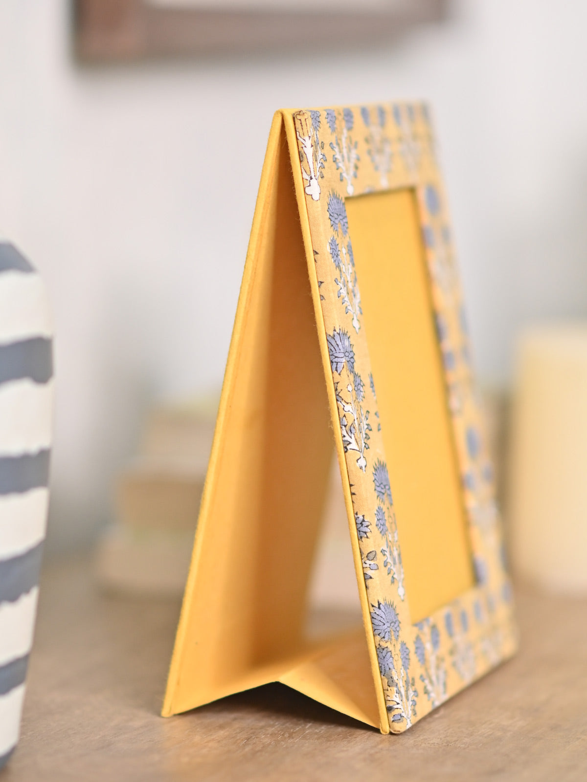 Traditional Paper Photo Frame