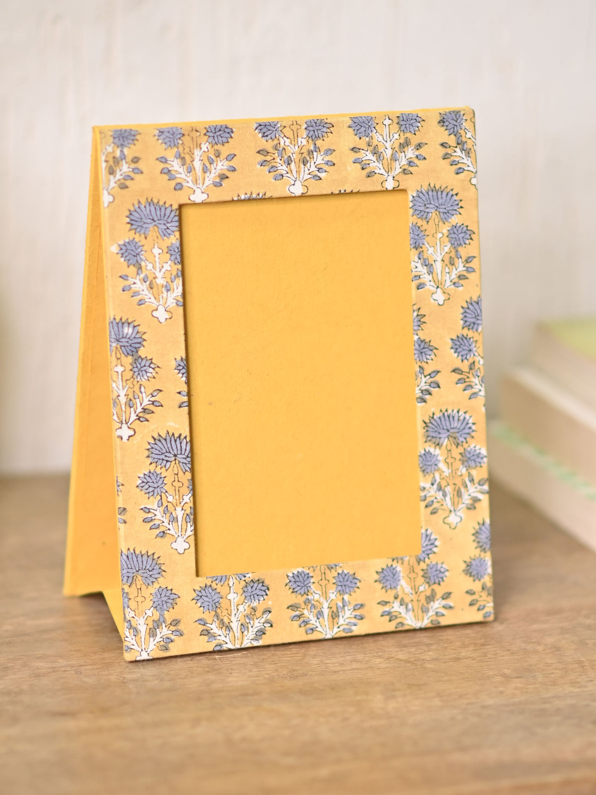 Traditional Paper Photo Frame