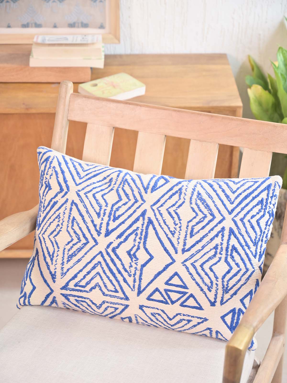 Aztec Pattern Geometrical Woven Pillow Cover - Blue